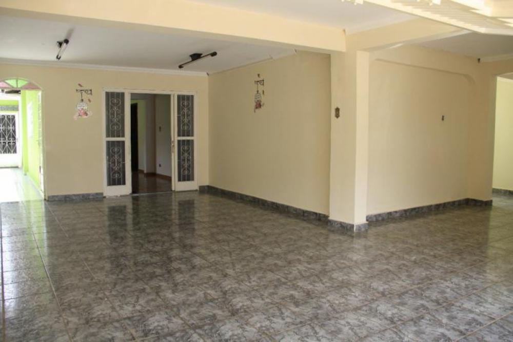 Comprar Casa / Padrão em Araçatuba R$ 300.000,00 - Foto 1