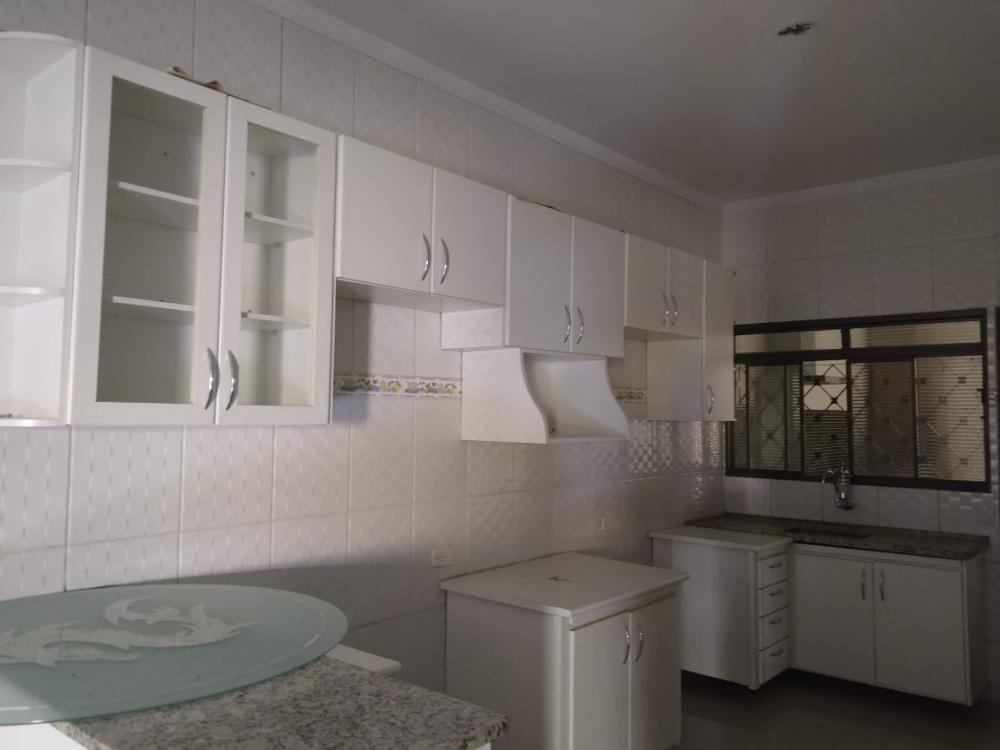 Alugar Casa / Padrão em São José do Rio Preto R$ 1.950,00 - Foto 4
