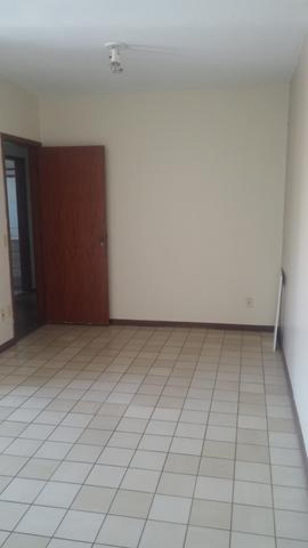 Alugar Apartamento / Padrão em São José do Rio Preto R$ 1.100,00 - Foto 1