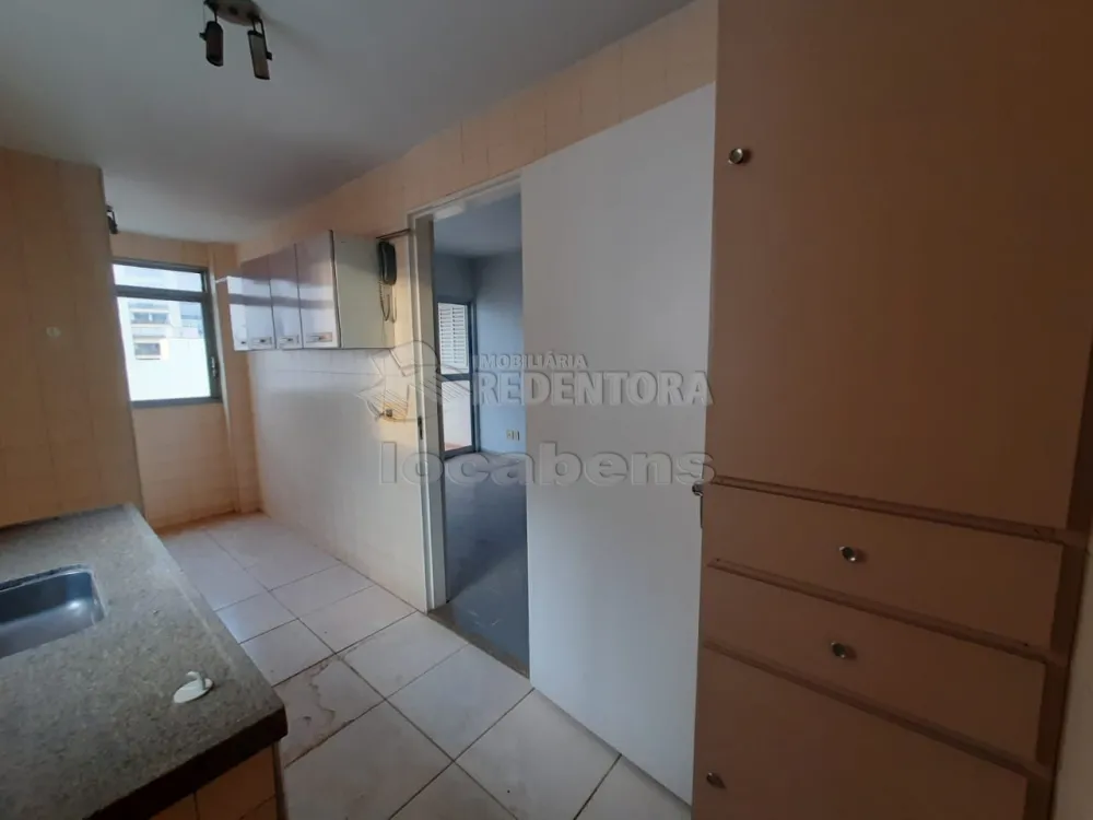 Alugar Apartamento / Padrão em São José do Rio Preto R$ 700,00 - Foto 3