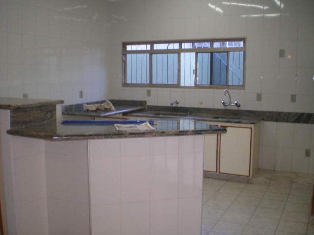Alugar Casa / Padrão em São José do Rio Preto R$ 2.350,00 - Foto 12