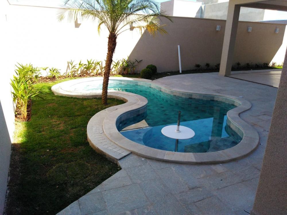 Casa de Condomínio à venda com 3 quartos, 240m² - Foto 1