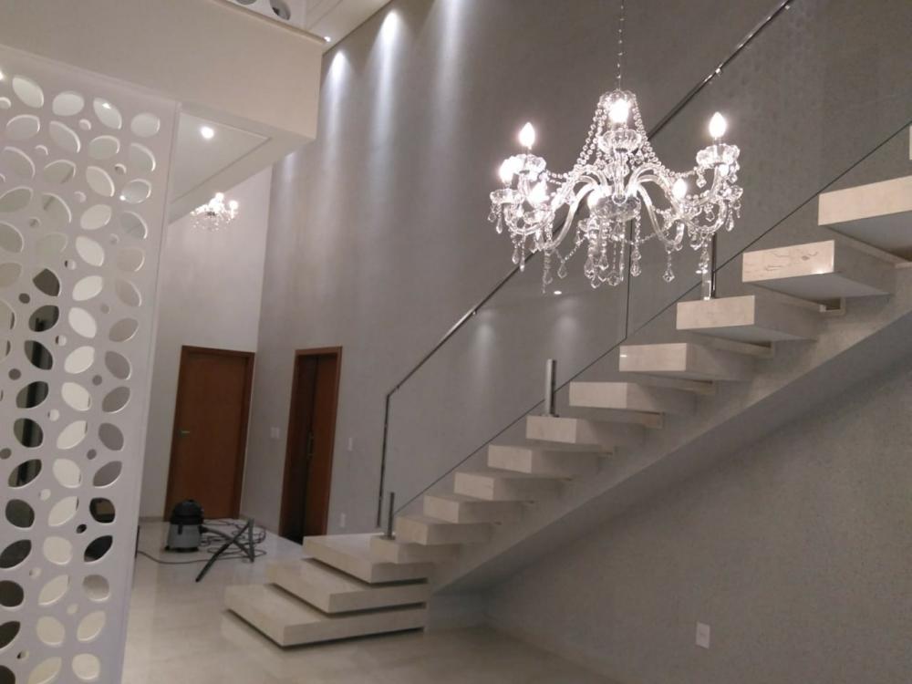 Casa de Condomínio à venda com 3 quartos, 240m² - Foto 2