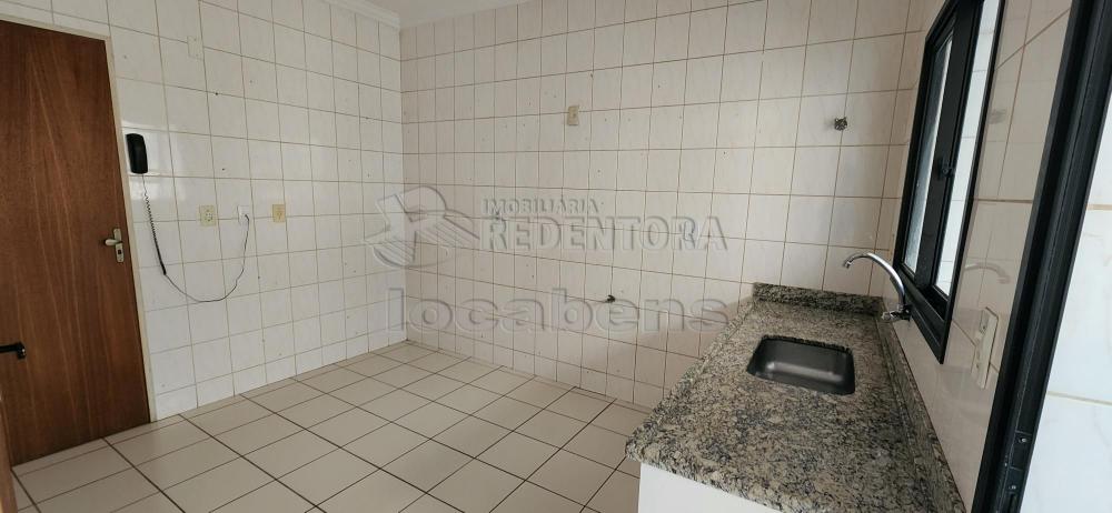 Alugar Apartamento / Padrão em São José do Rio Preto R$ 750,00 - Foto 3