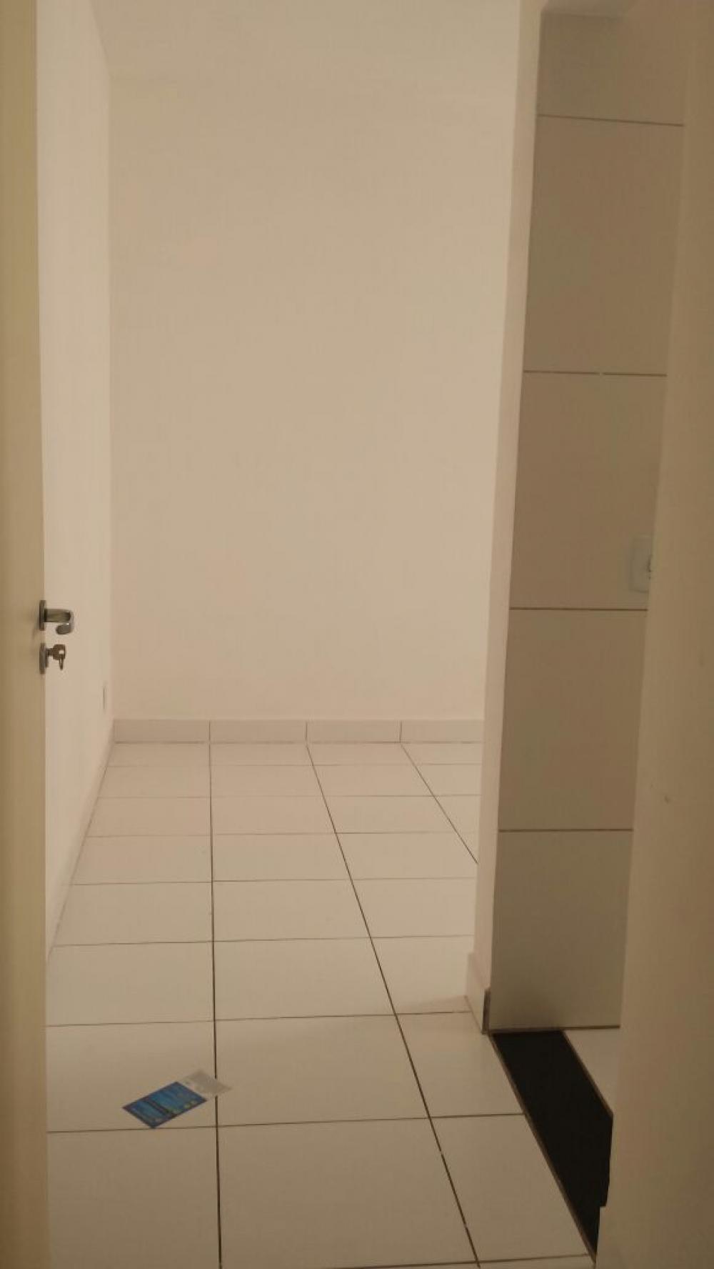 Comprar Apartamento / Padrão em São José do Rio Preto R$ 150.000,00 - Foto 3