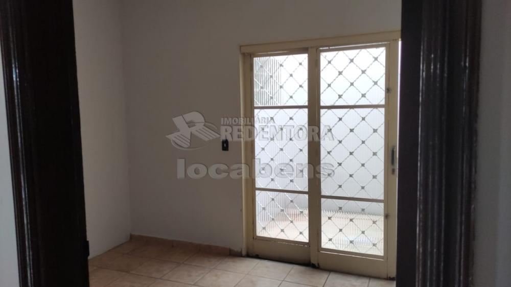 Alugar Casa / Padrão em São José do Rio Preto R$ 2.500,00 - Foto 2