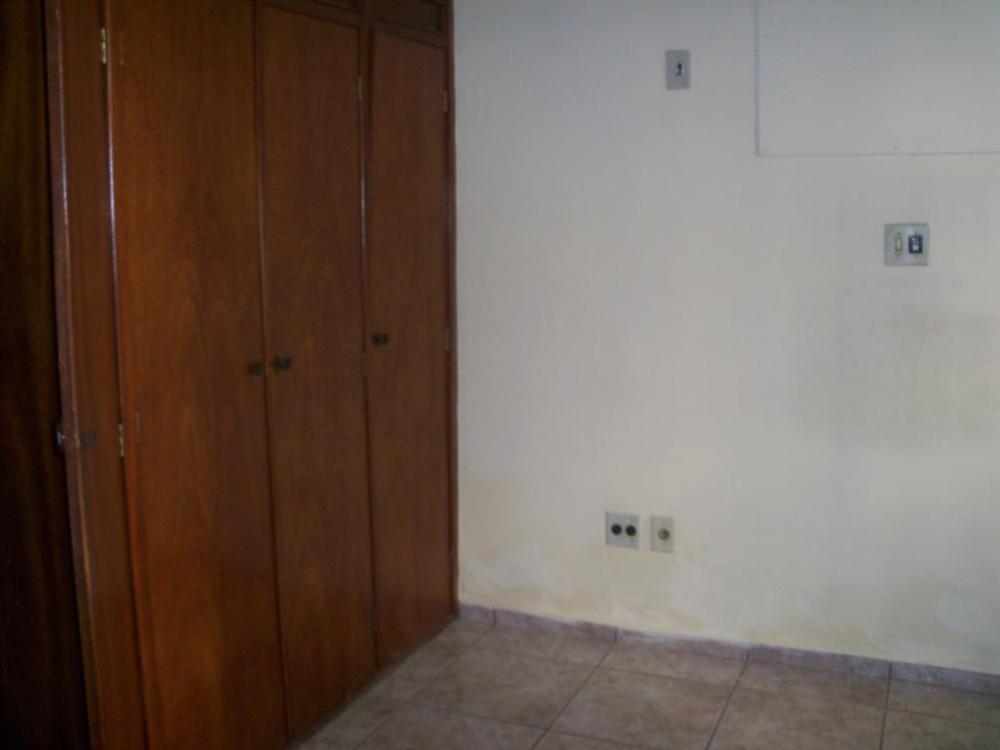 Alugar Casa / Padrão em São José do Rio Preto R$ 1.500,00 - Foto 2