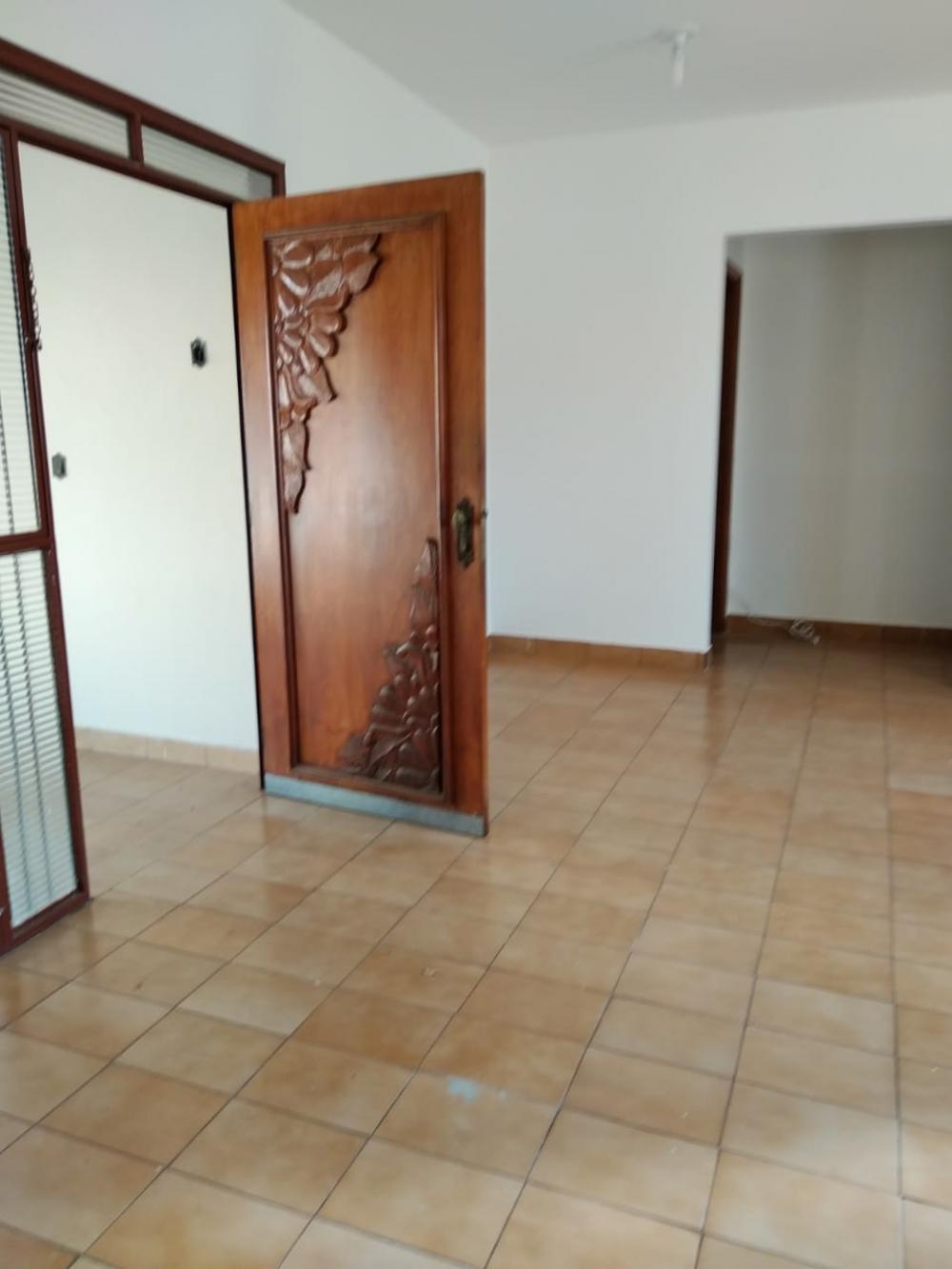 Alugar Casa / Padrão em São José do Rio Preto R$ 1.350,00 - Foto 2