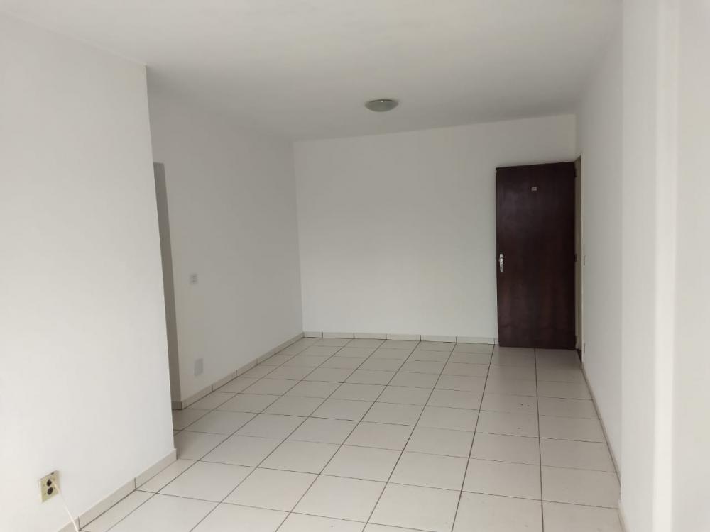 Alugar Apartamento / Padrão em São José do Rio Preto R$ 800,00 - Foto 1