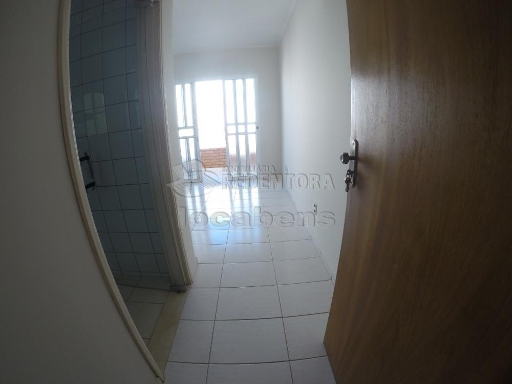 Alugar Apartamento / Padrão em São José do Rio Preto R$ 1.005,00 - Foto 2