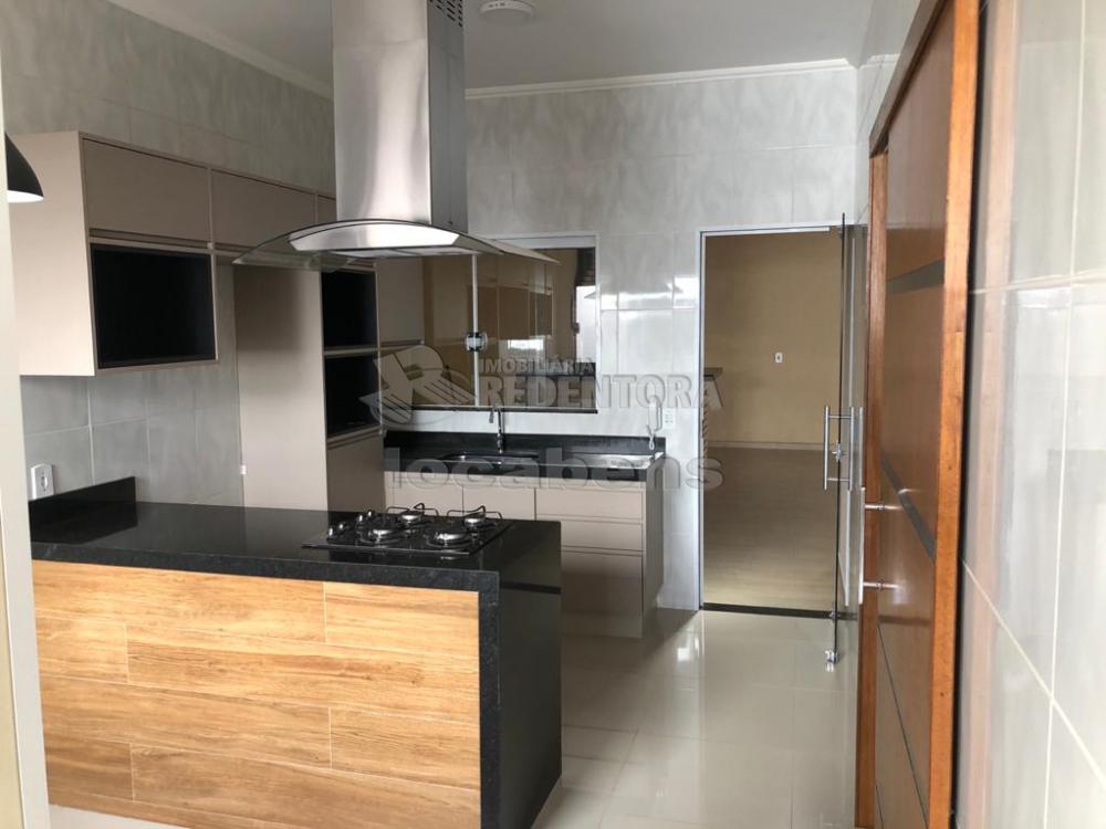 Alugar Casa / Padrão em São José do Rio Preto R$ 1.650,00 - Foto 1