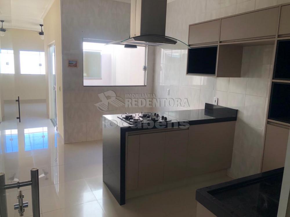 Alugar Casa / Padrão em São José do Rio Preto R$ 1.650,00 - Foto 2
