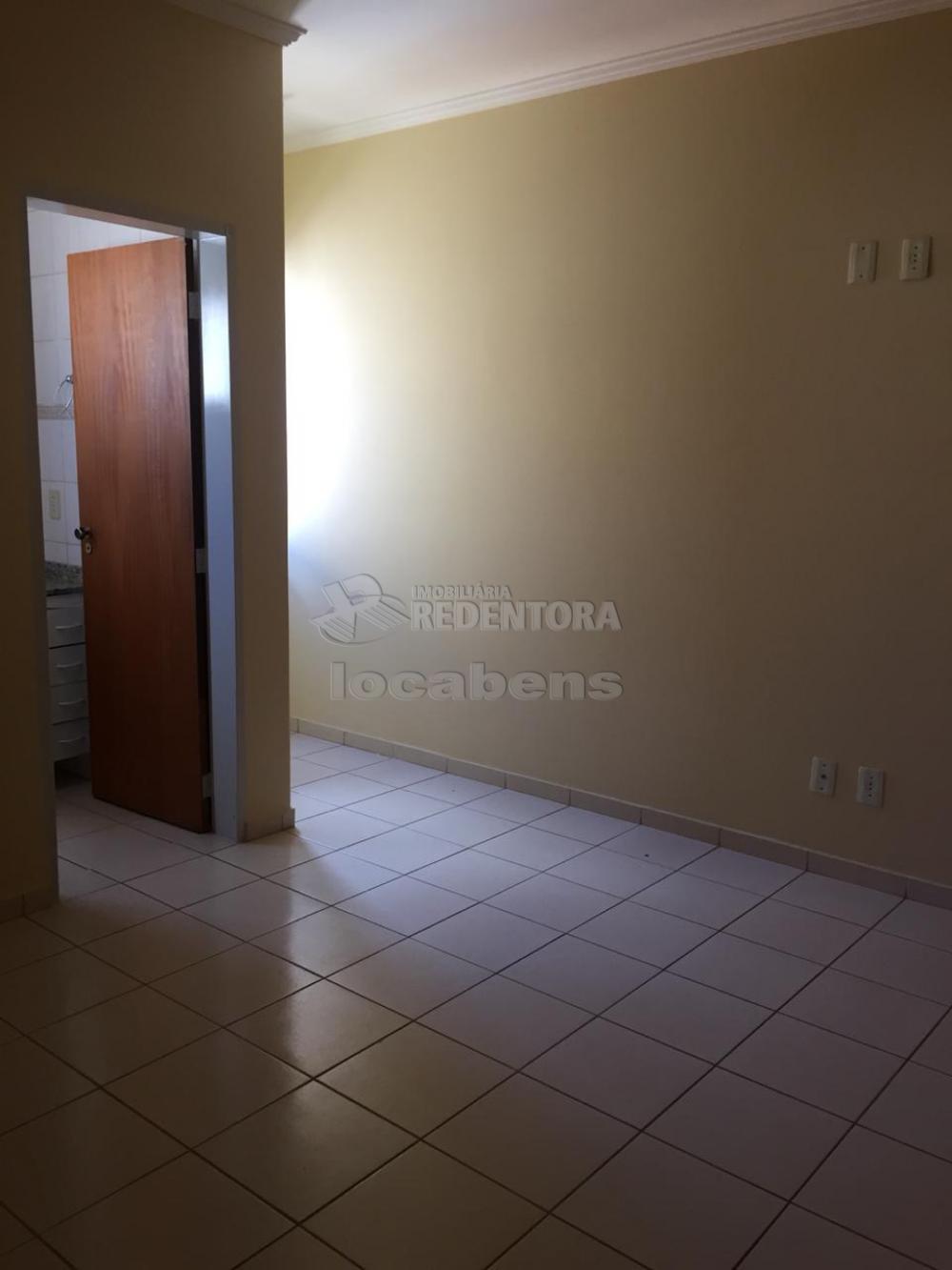 Alugar Apartamento / Padrão em São José do Rio Preto R$ 650,00 - Foto 1