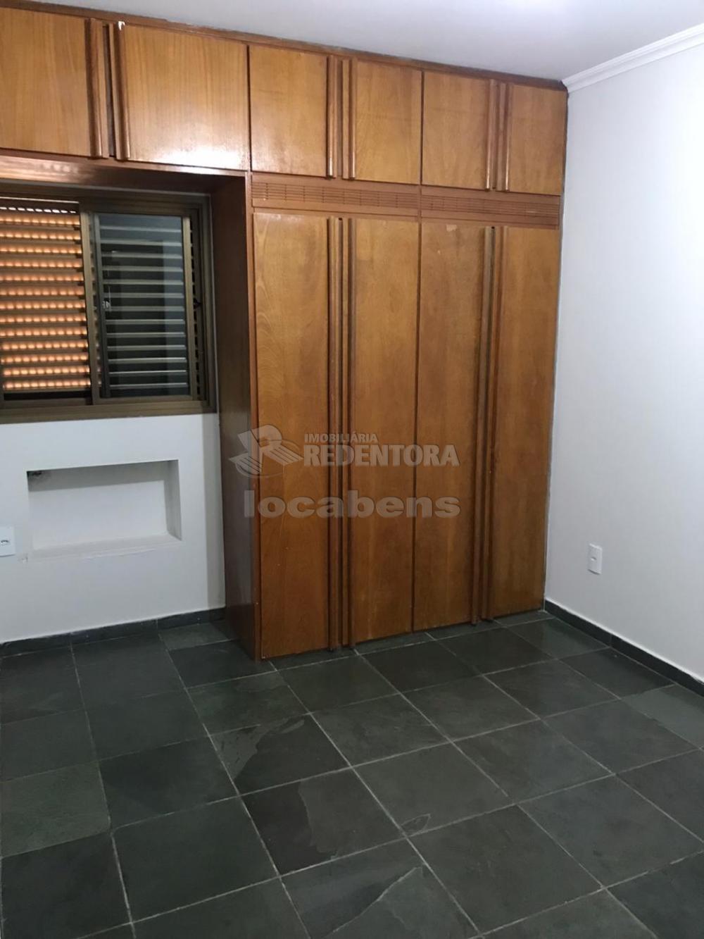 Alugar Apartamento / Padrão em São José do Rio Preto R$ 1.800,00 - Foto 2