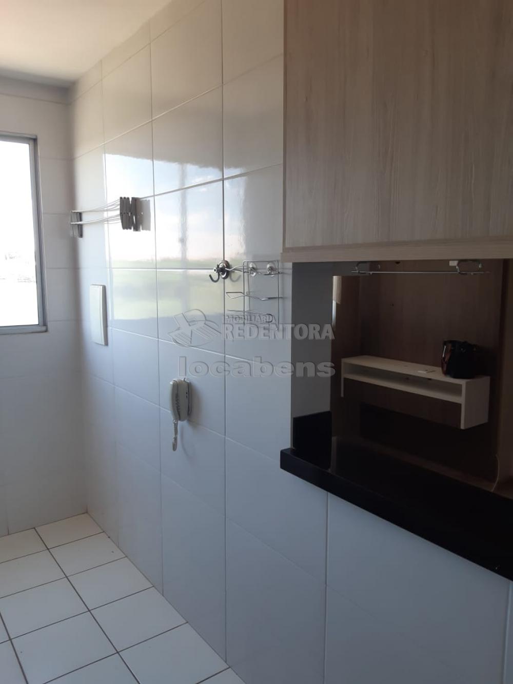 Alugar Apartamento / Padrão em São José do Rio Preto R$ 700,00 - Foto 4