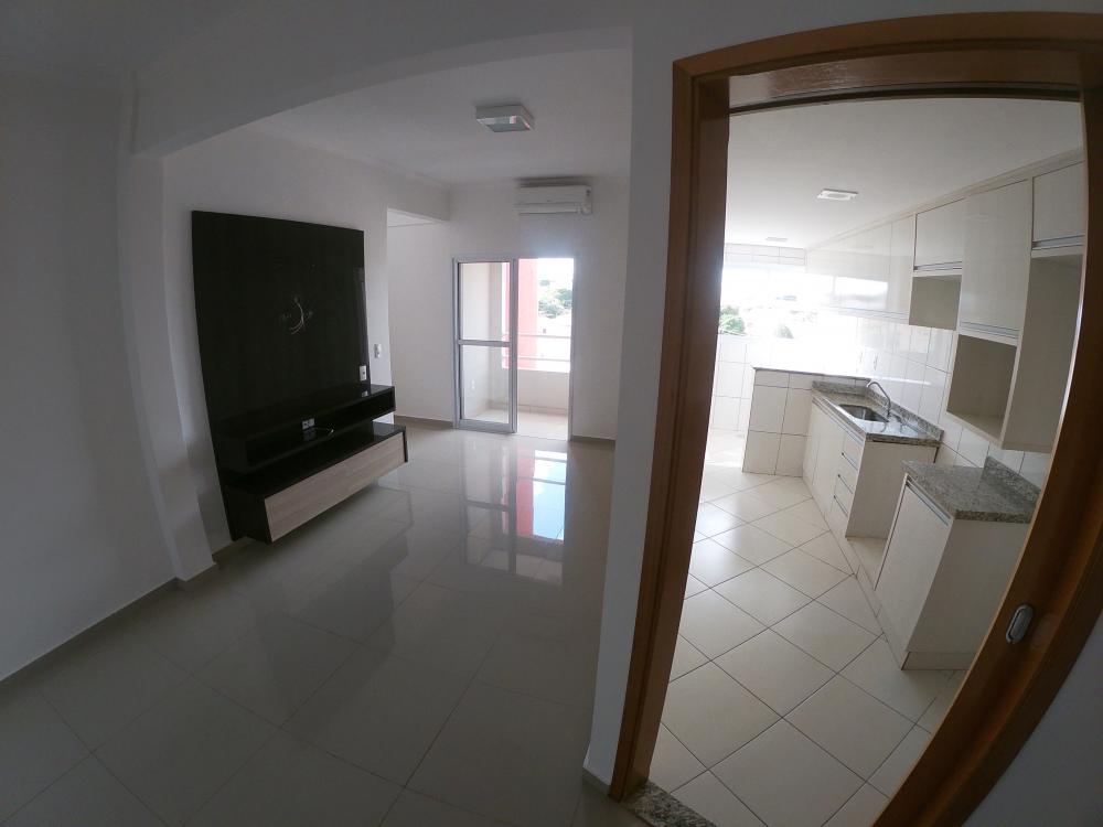 Alugar Apartamento / Padrão em São José do Rio Preto R$ 1.100,00 - Foto 1