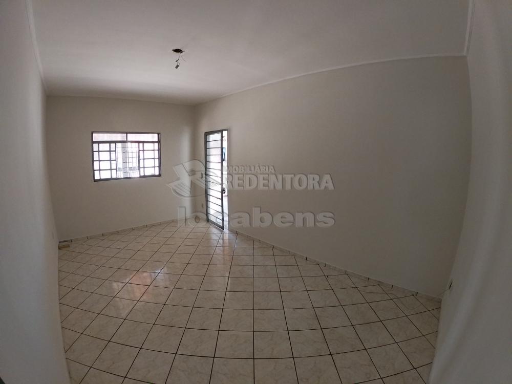 Alugar Casa / Padrão em São José do Rio Preto R$ 1.015,00 - Foto 3