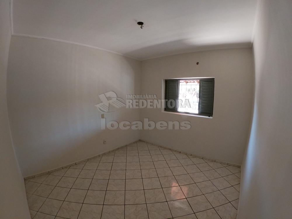 Alugar Casa / Padrão em São José do Rio Preto R$ 1.015,00 - Foto 4