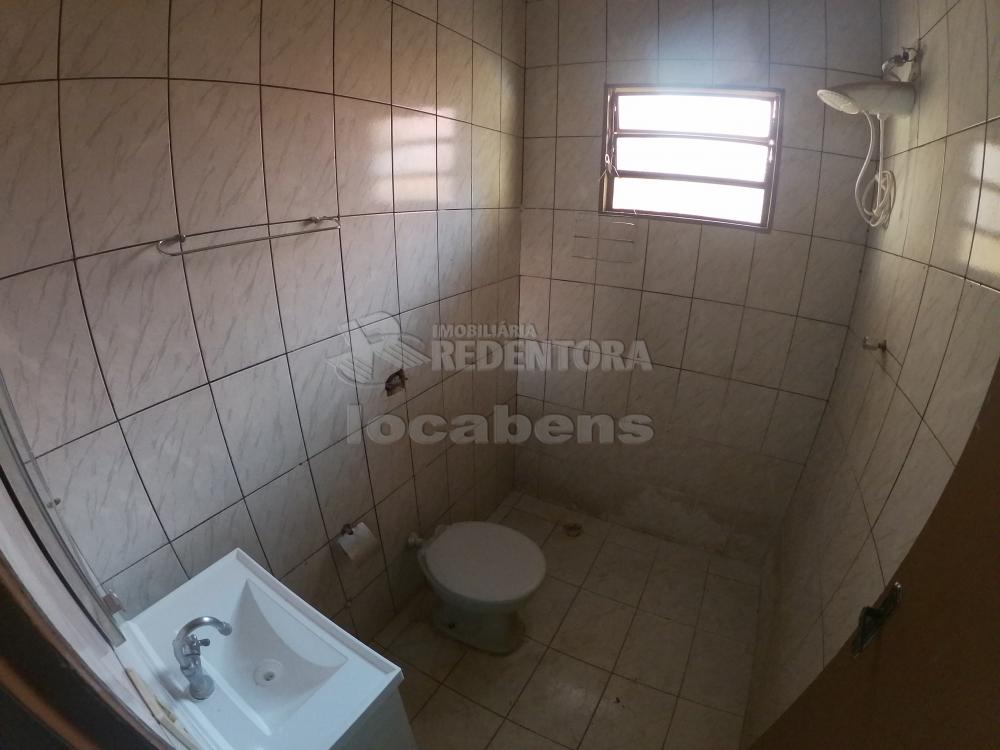 Alugar Casa / Padrão em São José do Rio Preto R$ 1.000,00 - Foto 5