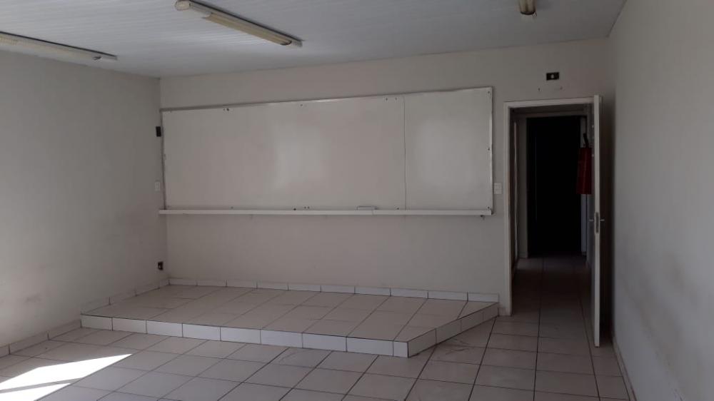 Alugar Comercial / Salão em São José do Rio Preto R$ 6.000,00 - Foto 6