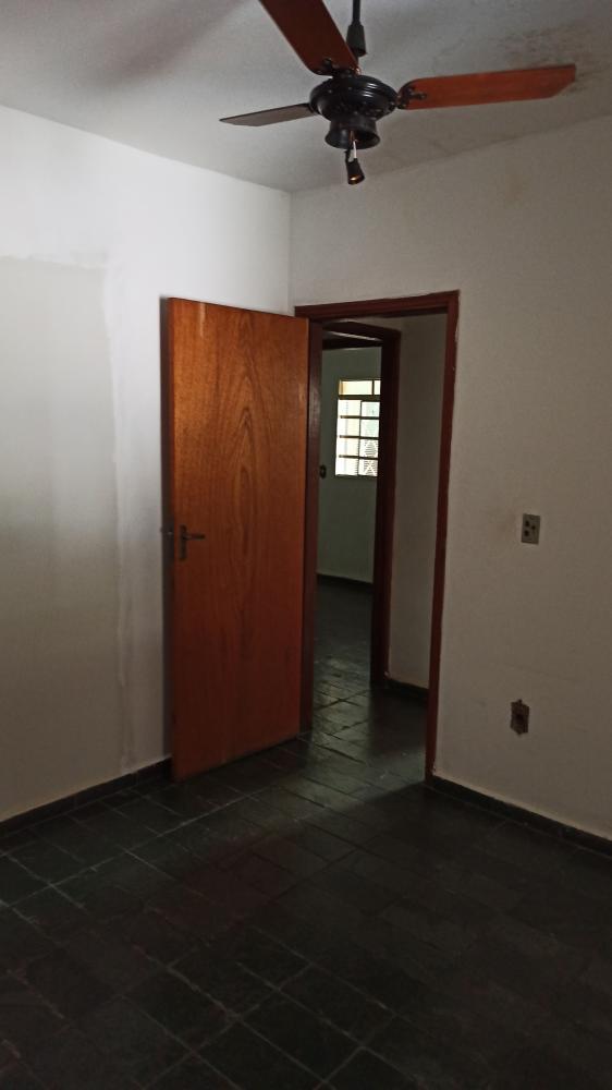 Alugar Casa / Padrão em São José do Rio Preto R$ 800,00 - Foto 9