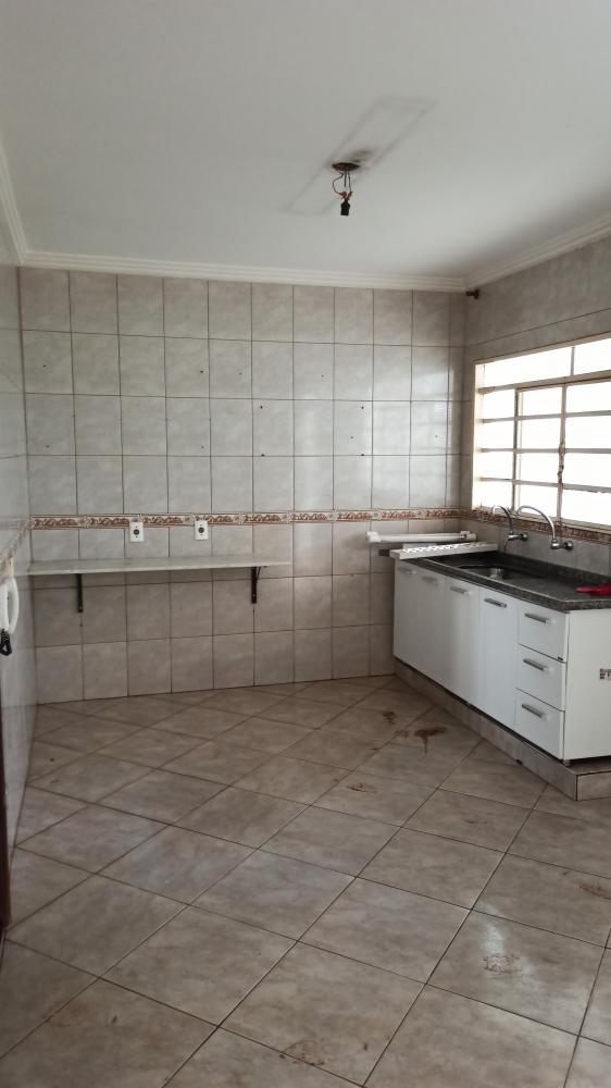 Alugar Casa / Padrão em São José do Rio Preto apenas R$ 800,00 - Foto 1