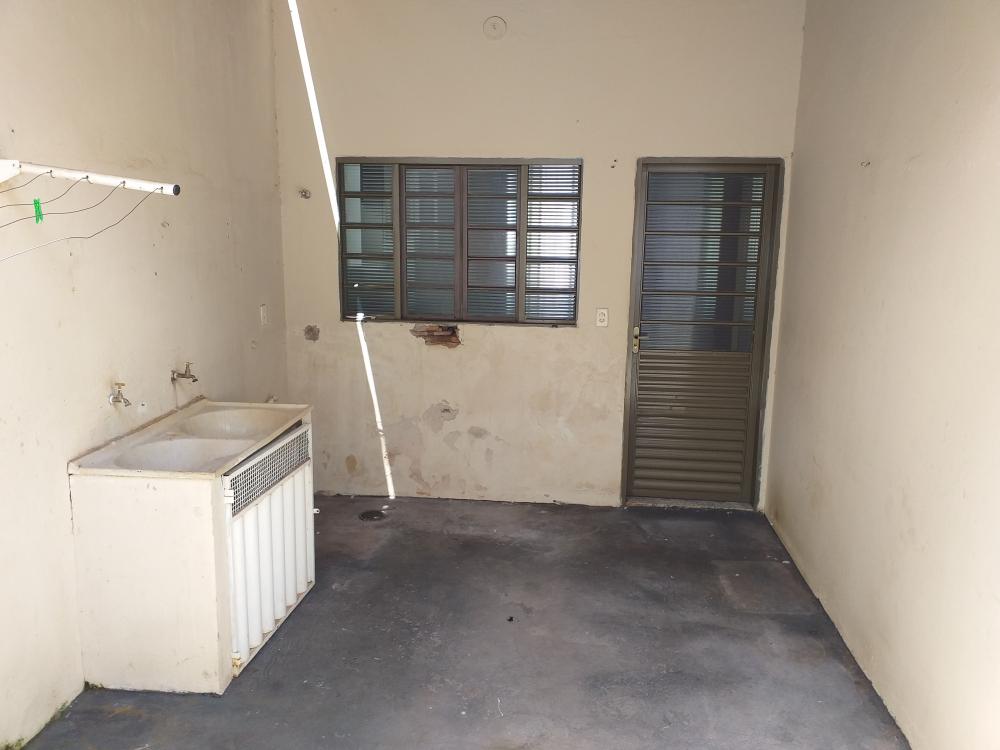 Alugar Casa / Padrão em São José do Rio Preto R$ 780,00 - Foto 2