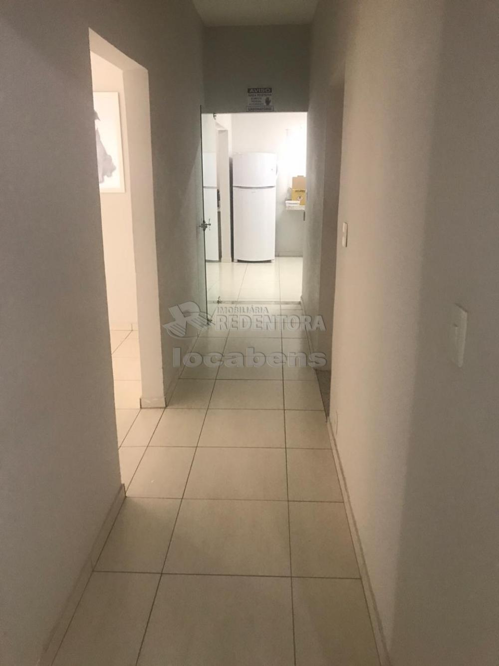 Alugar Casa / Padrão em São José do Rio Preto R$ 2.200,00 - Foto 4