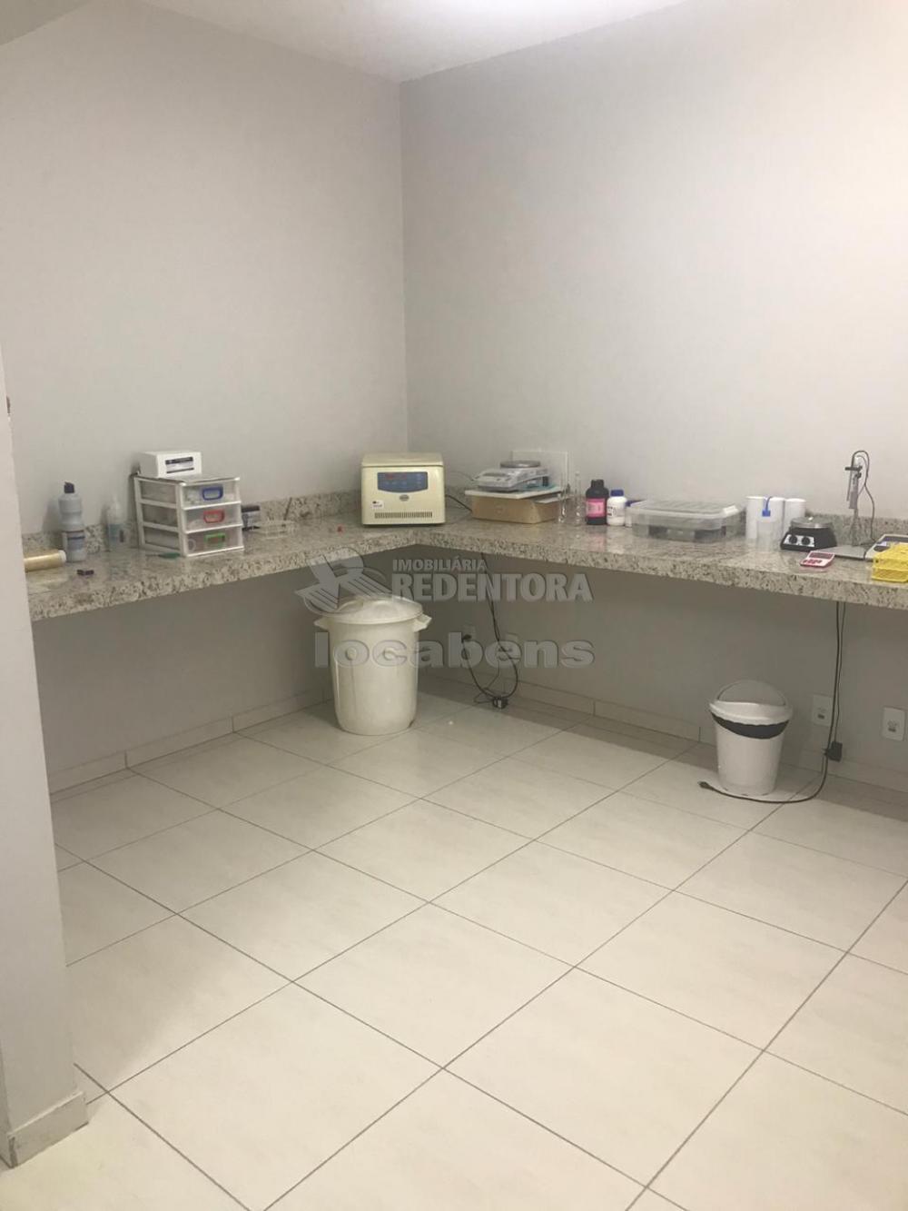 Alugar Casa / Padrão em São José do Rio Preto R$ 2.200,00 - Foto 9