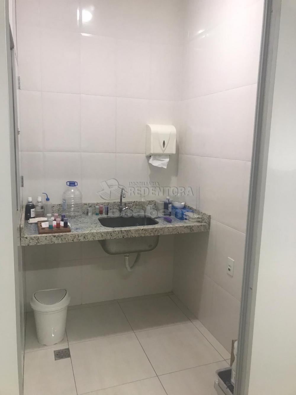 Alugar Casa / Padrão em São José do Rio Preto R$ 2.200,00 - Foto 13