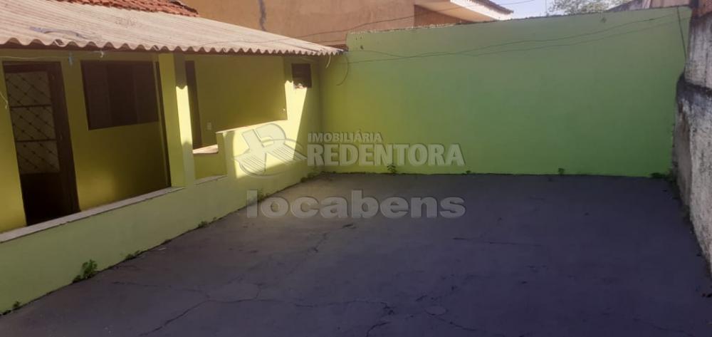 Alugar Casa / Padrão em São José do Rio Preto R$ 1.000,00 - Foto 1