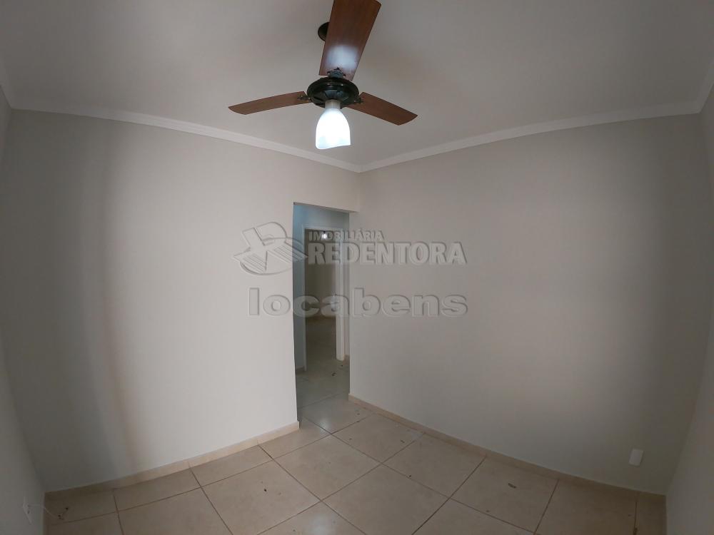 Alugar Casa / Padrão em São José do Rio Preto R$ 1.000,00 - Foto 3