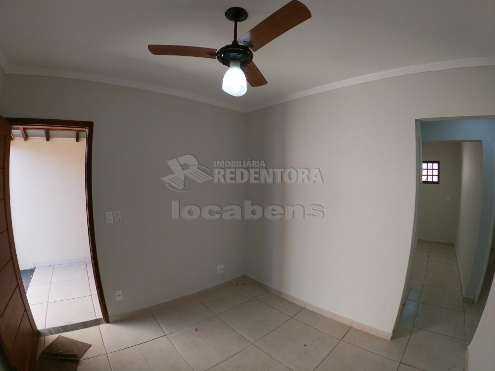 Alugar Casa / Padrão em São José do Rio Preto R$ 1.000,00 - Foto 4