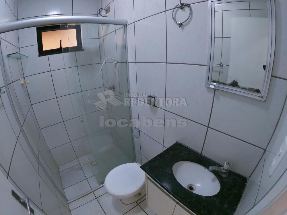 Alugar Casa / Padrão em São José do Rio Preto R$ 1.000,00 - Foto 9