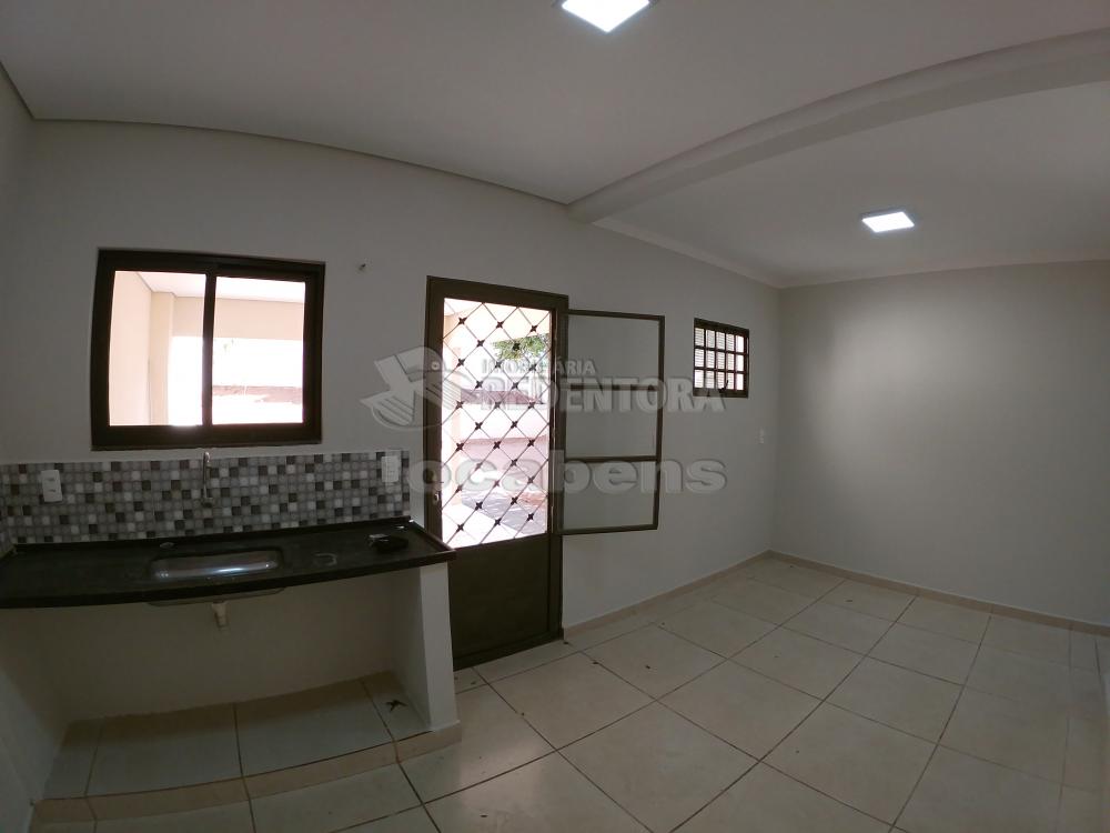 Alugar Casa / Padrão em São José do Rio Preto R$ 1.000,00 - Foto 14