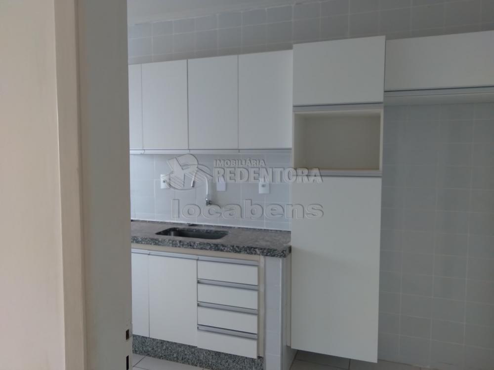 Alugar Apartamento / Padrão em São José do Rio Preto R$ 770,00 - Foto 4