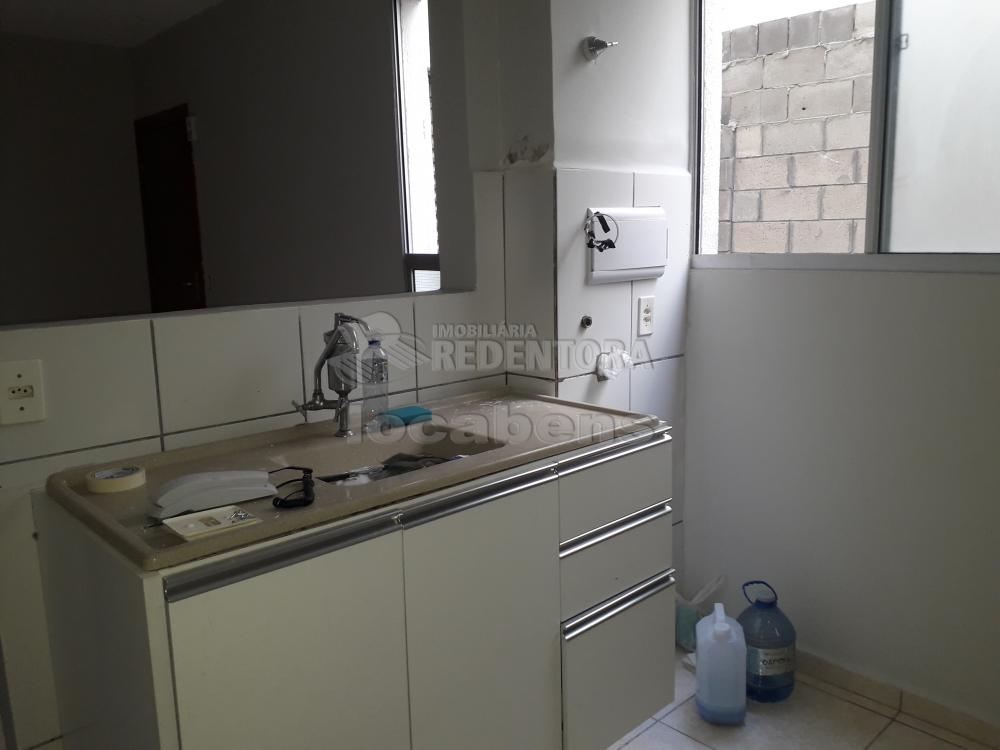 Alugar Apartamento / Padrão em São José do Rio Preto R$ 800,00 - Foto 4