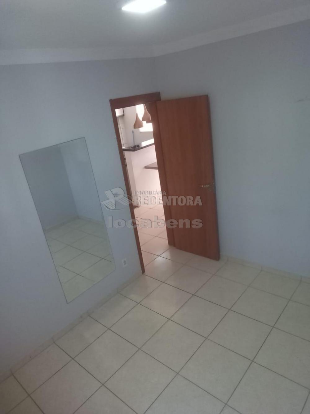 Comprar Apartamento / Padrão em São José do Rio Preto R$ 200.000,00 - Foto 4