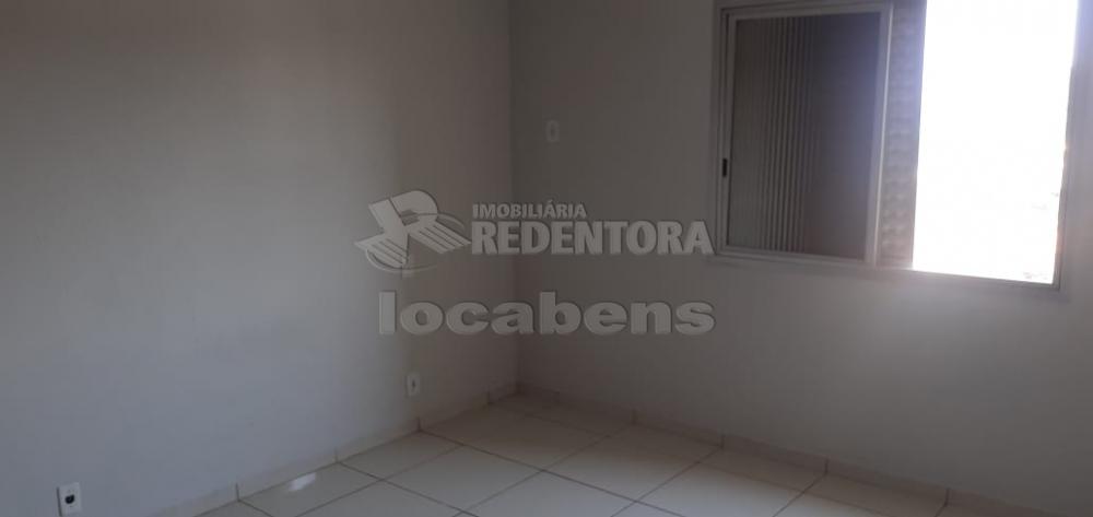 Alugar Apartamento / Padrão em São José do Rio Preto R$ 900,00 - Foto 4