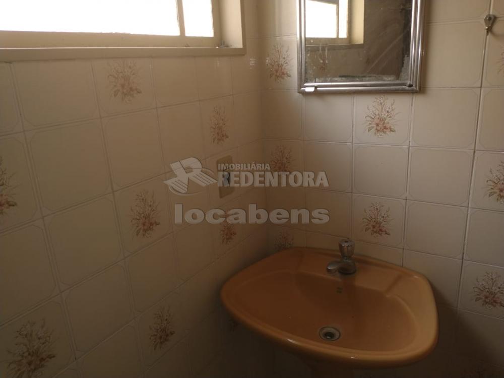 Alugar Apartamento / Padrão em São José do Rio Preto R$ 700,00 - Foto 2