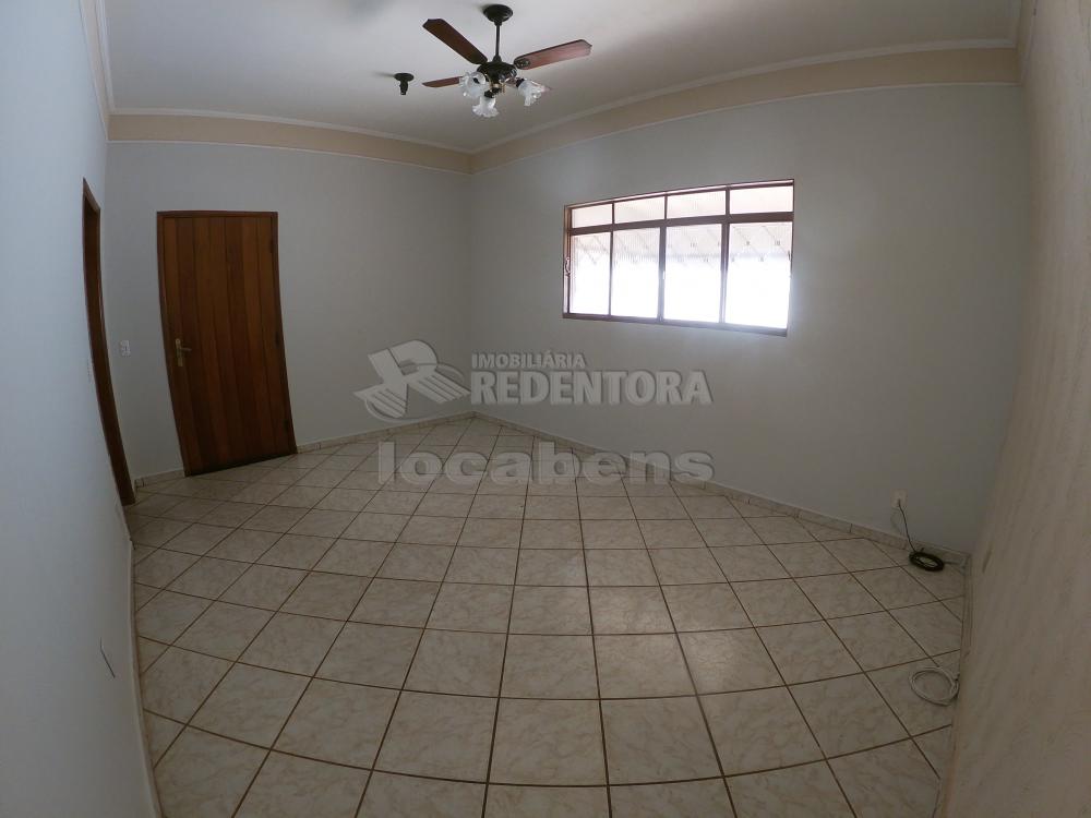 Alugar Casa / Padrão em São José do Rio Preto R$ 1.100,00 - Foto 3