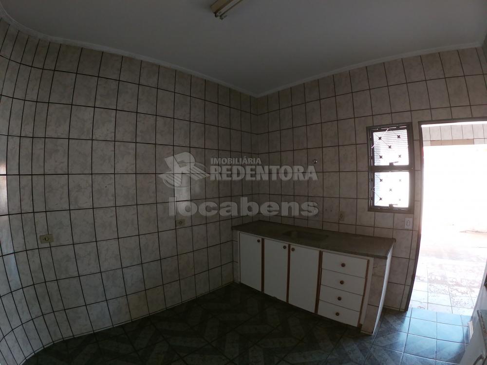 Alugar Casa / Padrão em São José do Rio Preto R$ 1.700,00 - Foto 5