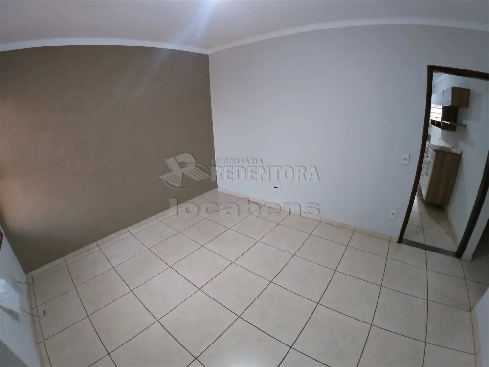 Alugar Casa / Padrão em São José do Rio Preto R$ 1.400,00 - Foto 1