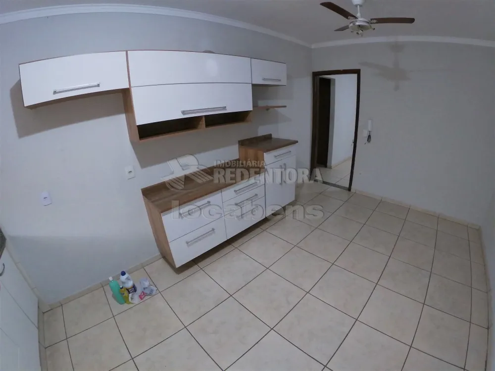 Alugar Casa / Padrão em São José do Rio Preto R$ 1.400,00 - Foto 5