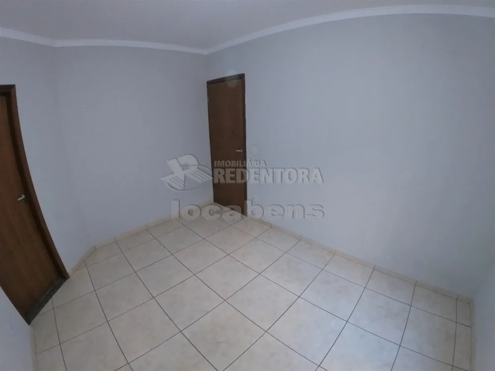 Alugar Casa / Padrão em São José do Rio Preto R$ 1.400,00 - Foto 8