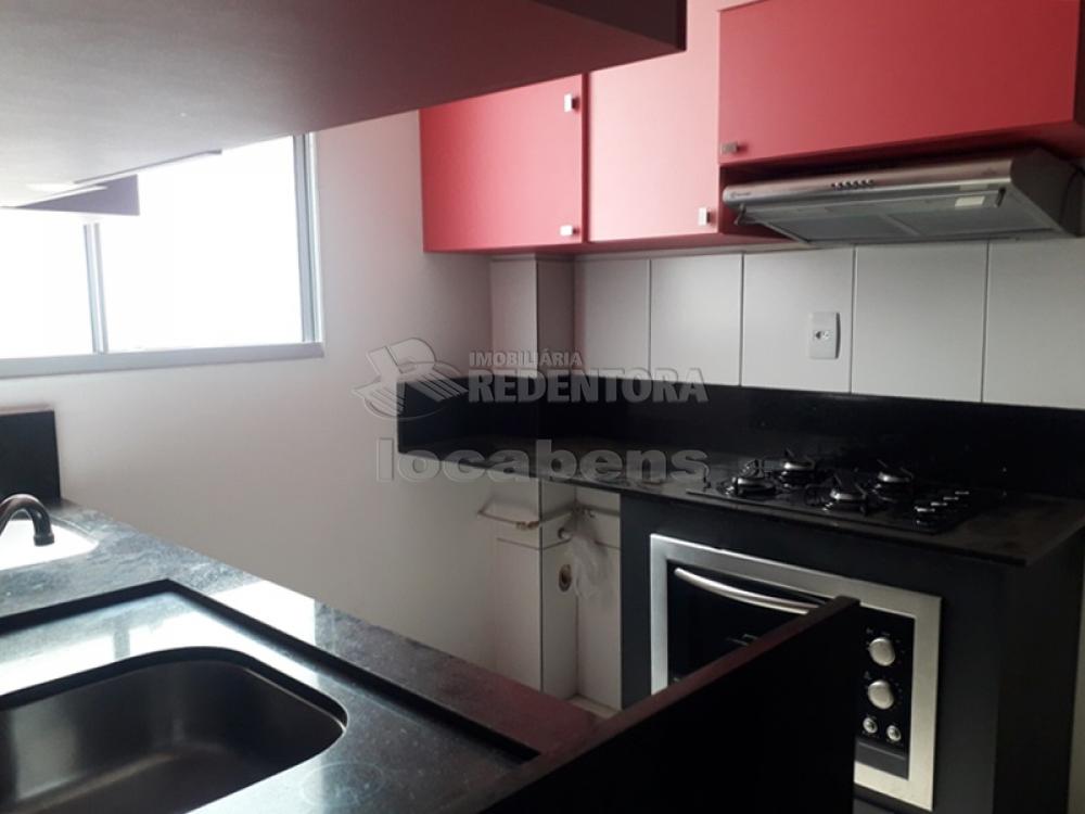 Alugar Apartamento / Padrão em São José do Rio Preto R$ 820,00 - Foto 4