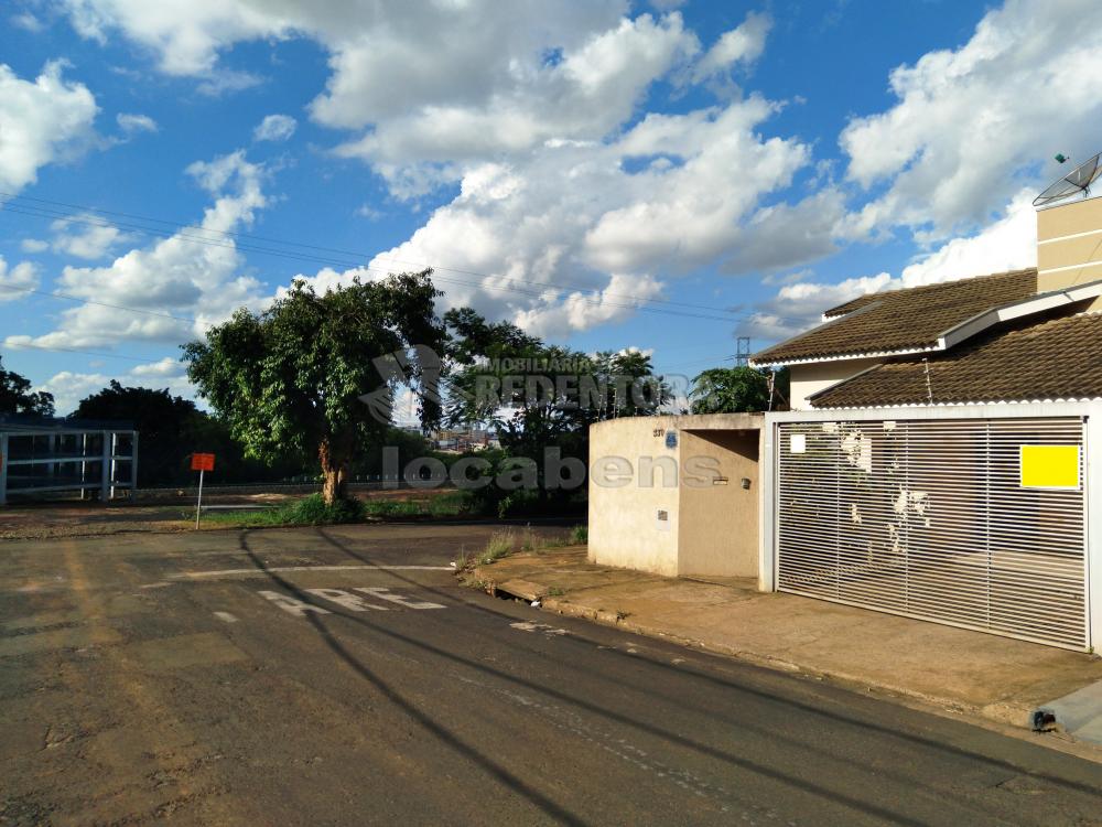 Alugar Casa / Padrão em São José do Rio Preto R$ 1.500,00 - Foto 1