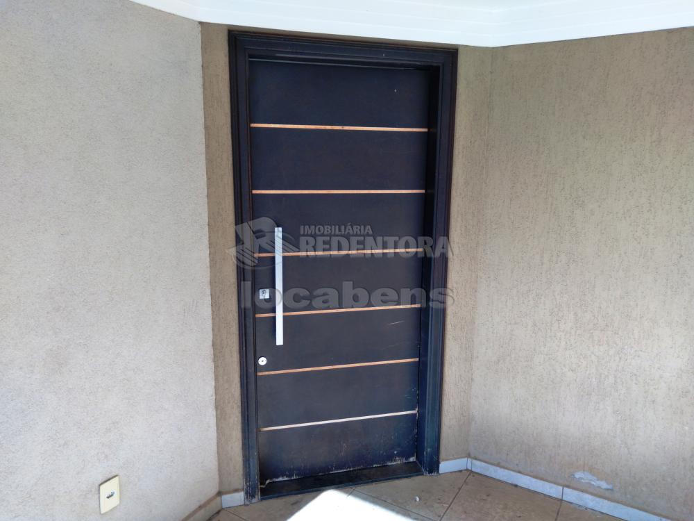 Alugar Casa / Padrão em São José do Rio Preto R$ 1.500,00 - Foto 5