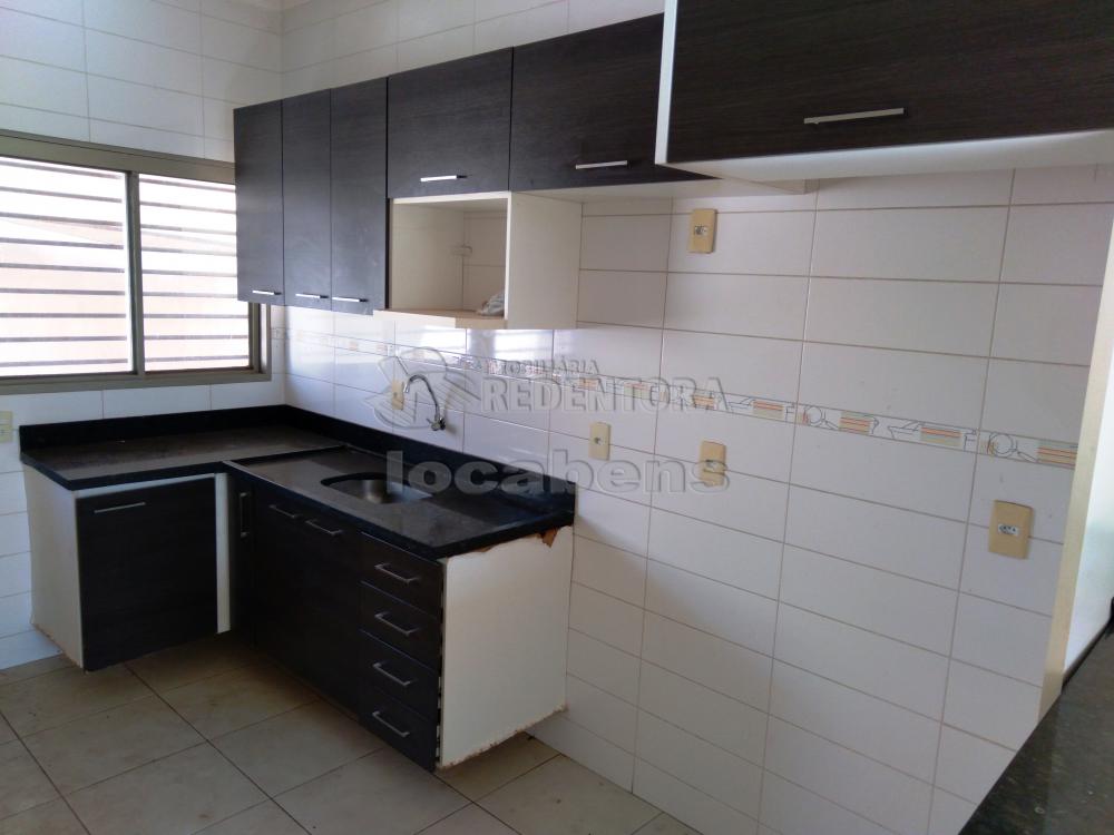 Alugar Casa / Padrão em São José do Rio Preto R$ 1.500,00 - Foto 12