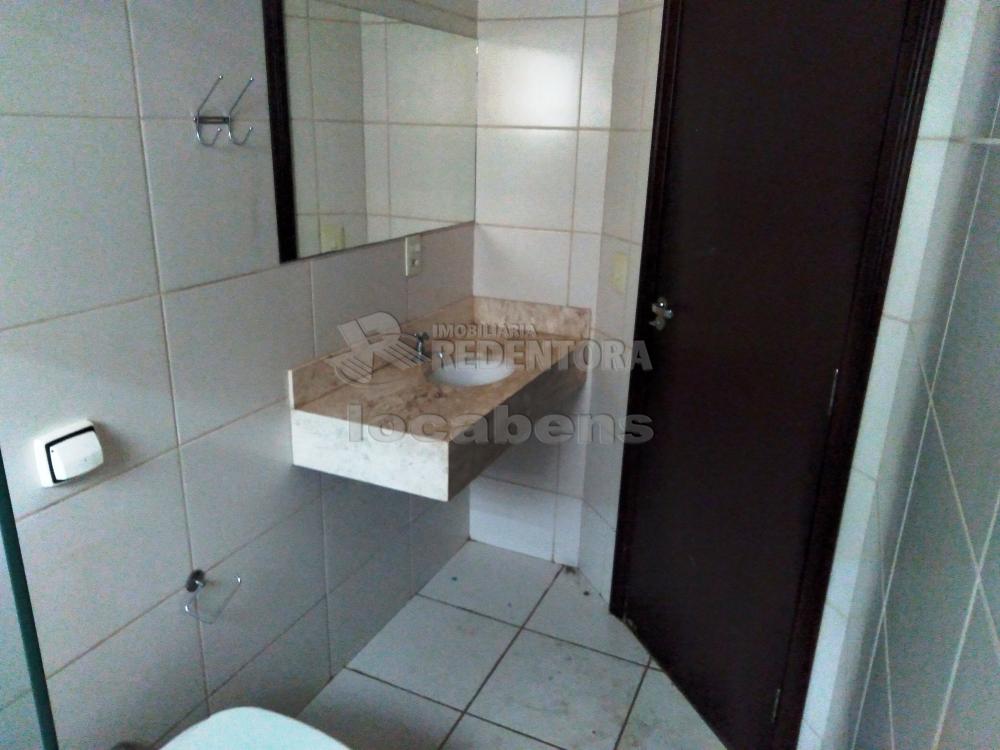 Alugar Casa / Padrão em São José do Rio Preto R$ 1.500,00 - Foto 16